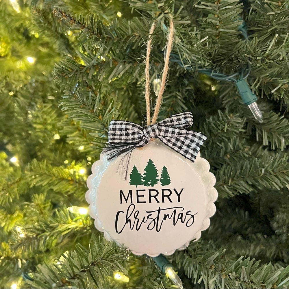 Merry Christmas Metal White and Black Scalloped Ornament